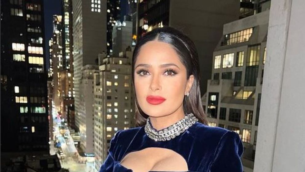 Așa arată Salma Hayek în costum de baie, la 55 de ani! Imaginea a strâns aproape 1 milion de like-uri