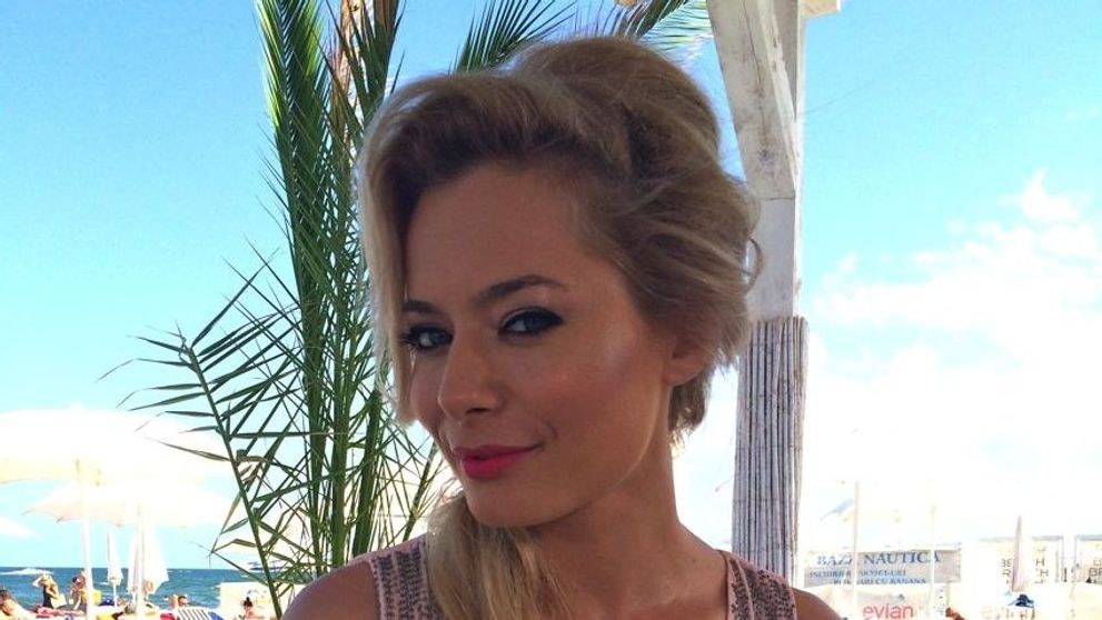 Imaginile pe care nu o sa le vezi niciodata la TV. Ce face Laura Cosoi cand crede ca nu e filmata