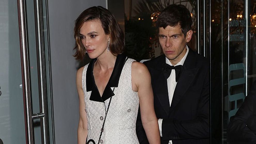 Divorț la orizont? Zvonurile se intensifică după ce soțul Keirei Knightley a fost surprins fără verighetă în public