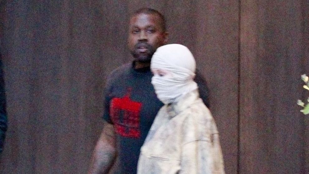 Soția lui Kanye West, o nouă apariție bizară! Reacția internauților: „Zici că e mumie!”