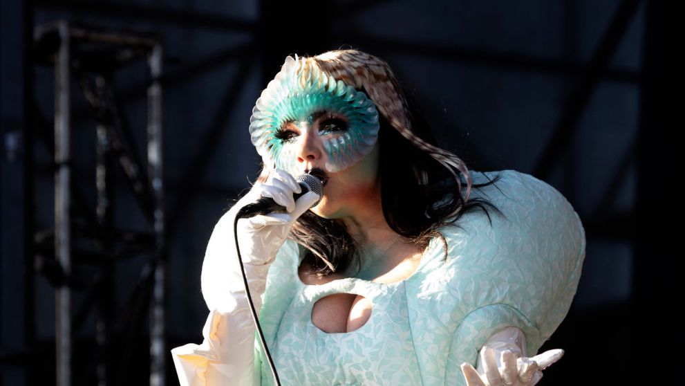 La 60 de ani, Björk sfidează îmbătrânirea. Cântăreața își păstrează energia și creativitatea, inspirând tânăra generație