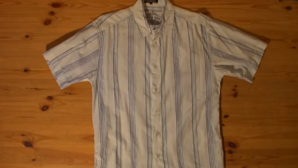 Cum sa impaturesti orice camasa sau tricou in mai putin de 2 secunde. Un clip de peste 10.000.000 afisari pe YouTube