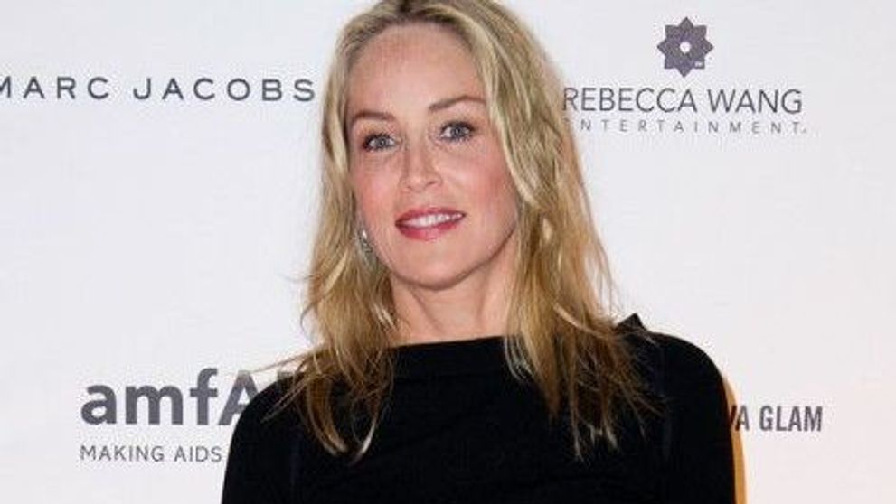 Lumina e de vina! Tinuta TRANSPARENTA a actritei Sharon Stone, care <span style=