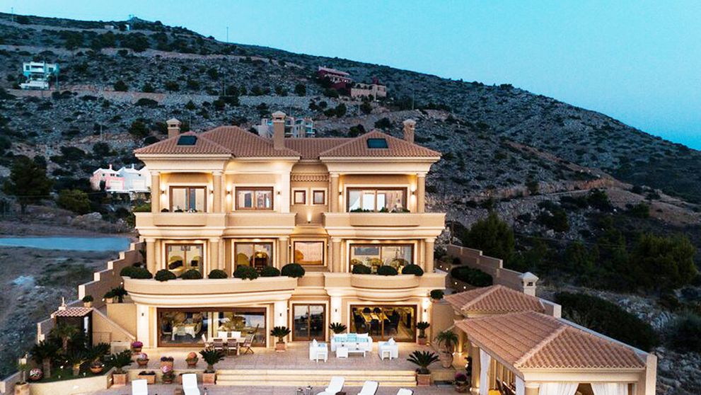 VIDEO. Ce au găsit anchetatorii în vila de lux din Grecia în care se ascundea oligarhul moldovean Vladimir Plahotniuc