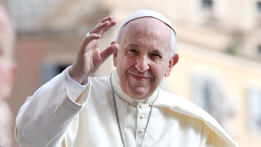 Destinul Papei Francisc. La 12 ani si-a cerut în casatorie prietena din copilarie, iar apoi si-a pierdut o mare parte din plaman