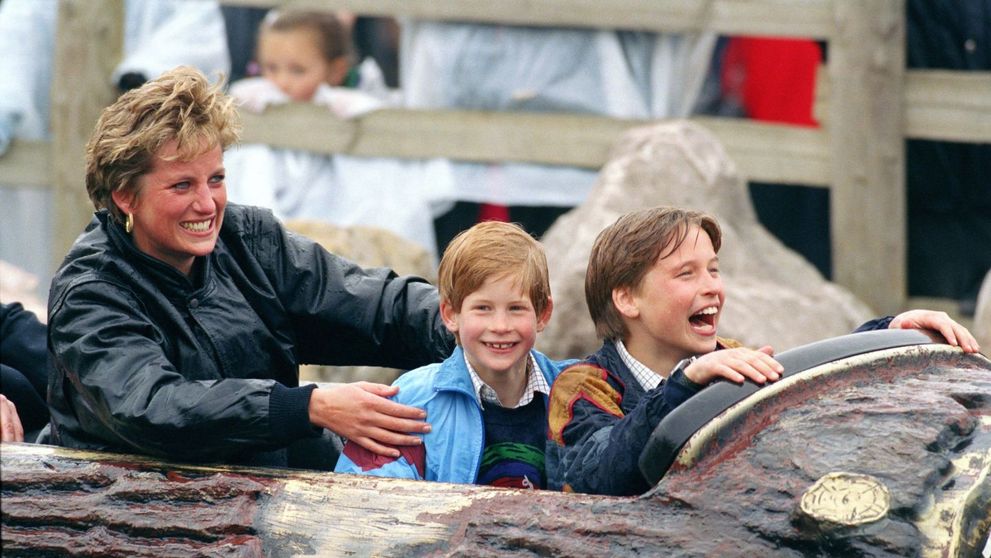 Fețele bucuriei. Cum s-au distrat William și Harry când prințesa Diana i-a dus într-un parc de distracții