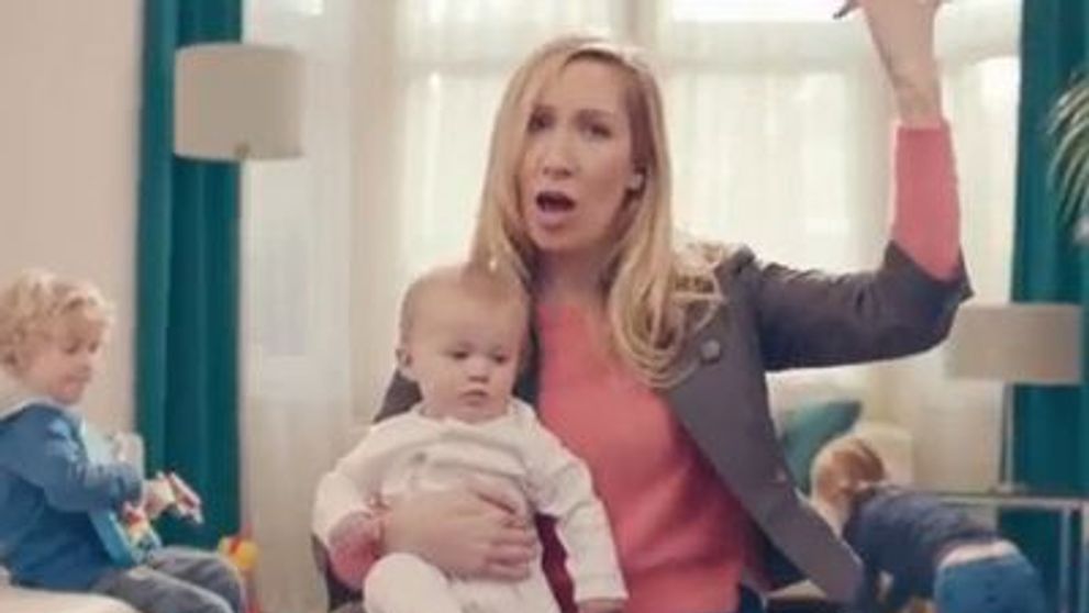 Ce face aceasta mama intr-un clip a strans peste 1.000.000 de vizualizari intr-o singura saptamana: VIDEO
