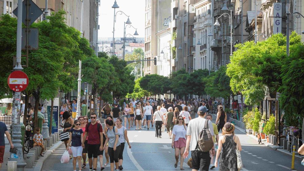 Bucureștiul își redeschide străzile pentru oameni. „Străzi deschise – București, Promenadă urbană”  revine din 12 aprilie pe Calea Victoriei și în cartiere