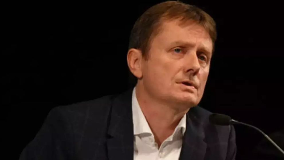 Ministru sârb, în stare gravă la spital după ce a suferit un AVC chiar în direct la TV. Momentul a fost surprins pe camere VIDEO