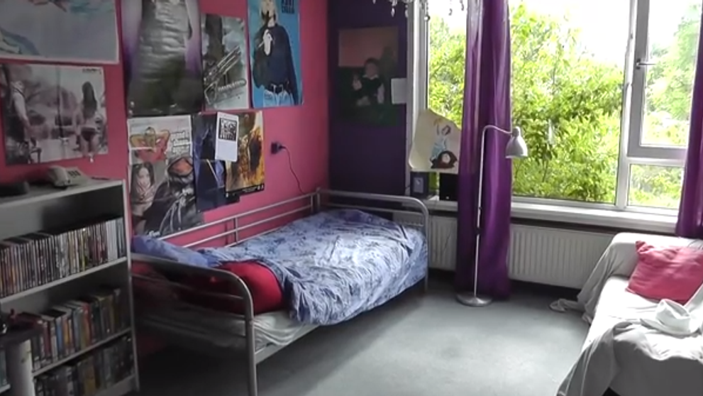 Cum sa intorci o camera cu susul in jos. O farsa de 2 milioane de afisari pe YouTube