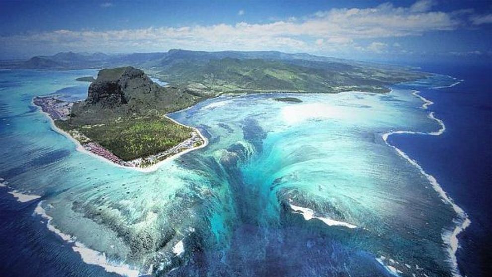 O minune descoperita in Oceanul Indian: Cum arata cascada subacvatica descoperita in apropiere de Madagascar: FOTO: