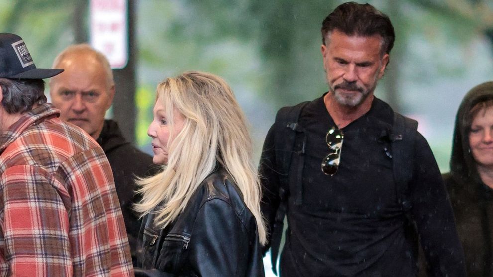 El a fost căsătorit de șase ori, iar ea a rupt logodna în mai 2025. Formează cel mai nou cuplu de la Hollywood, la aproape 70 de ani. Lorenzo Lamas și Heather Locklear au apărut pentru prima dată împreună, după ce au confirmat relația