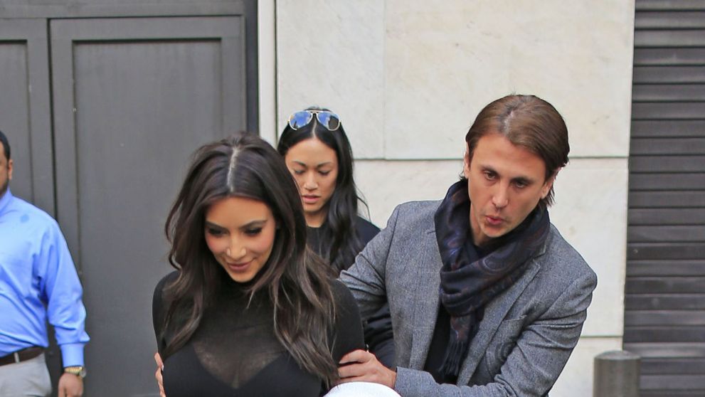 Cel mai bun prieten al lui Kim are o iubita mai sexy ca vedeta. Tanara care le eclipseaza pe surorile Kardashian