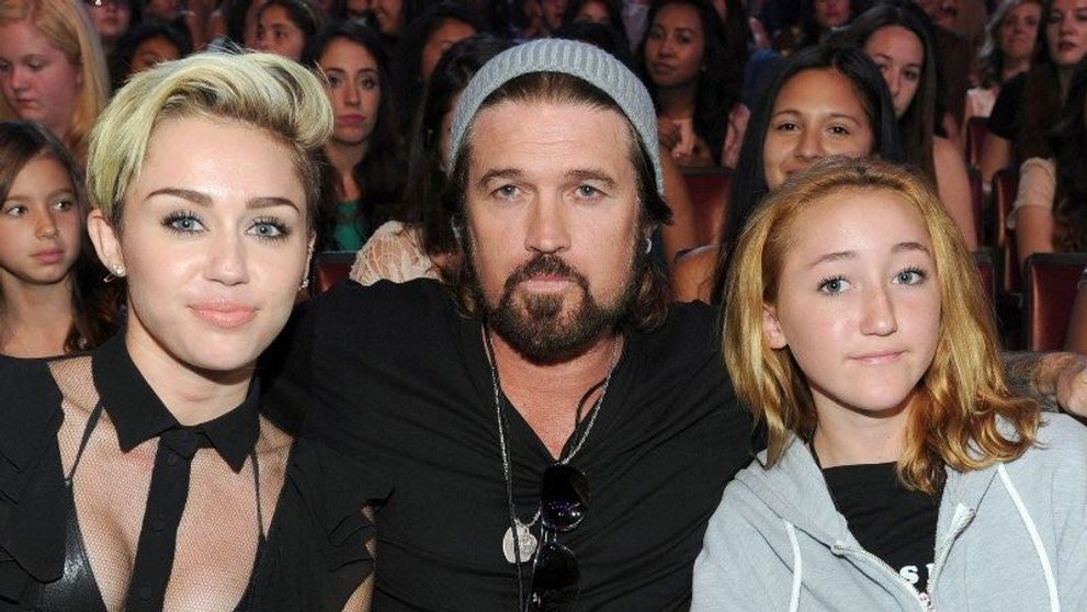 In timp ce Miley Cyrus socheaza, sora ei mai mica impresioneaza. Cu ce gest a starnit Noah Cyrus admiratia tuturor