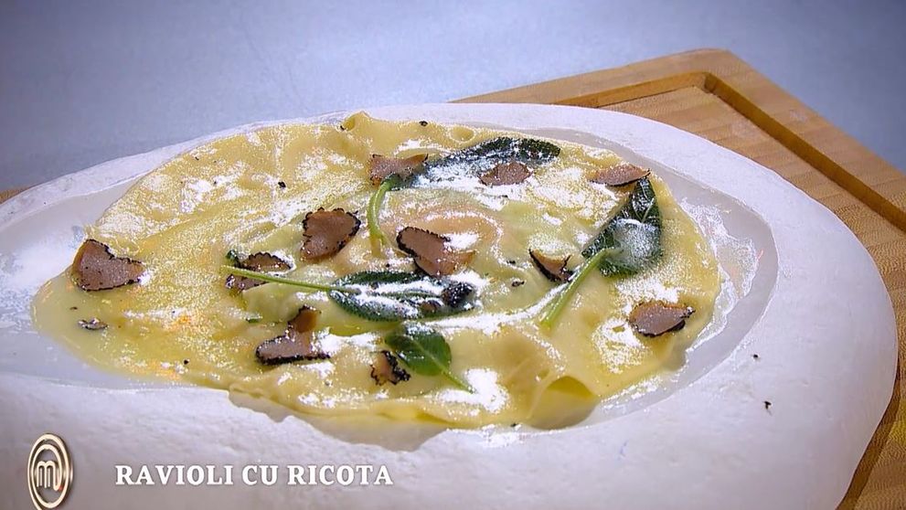 Masterchef 2024, 24 septembrie. Roxana Duncă - Raviolli cu ricotta, parmegiano cu spanac și gălbenuș de ou și trufe