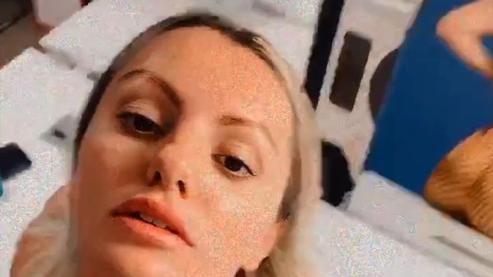 Alexandra Stan, selfie-video în cadă! Artista s-a filmat goală și acoperită de spumă