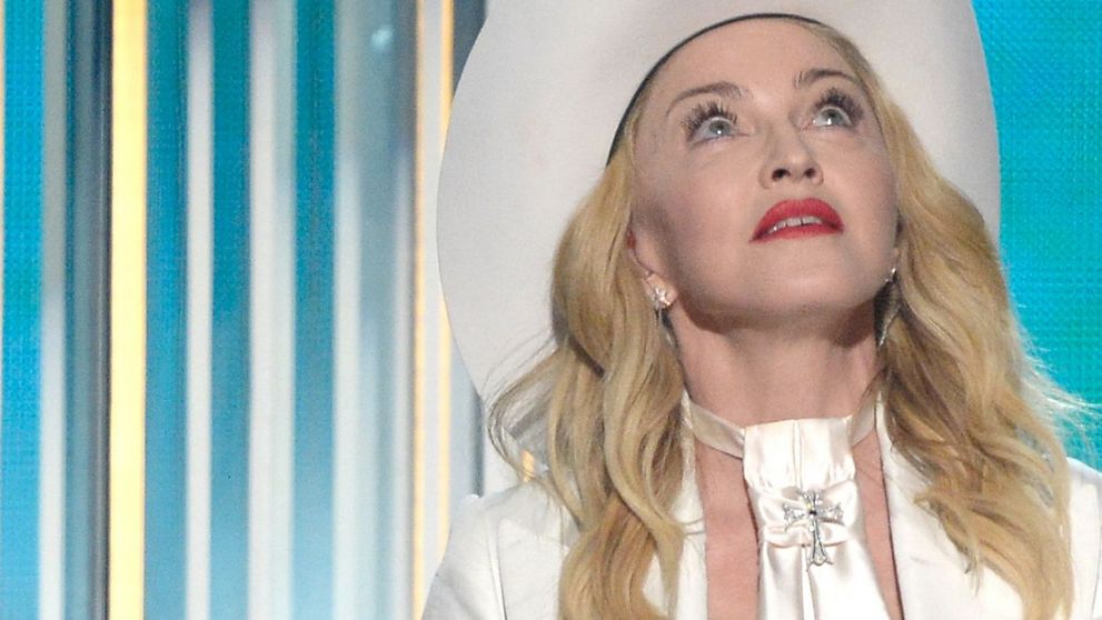 Madonna a purtat la gala Grammy un corset din colectia Murmur, un brand al romancei Andreea Badala