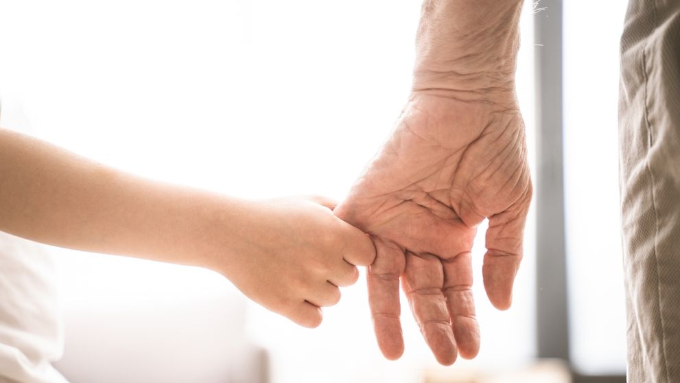 Un bunic a luat de la grădiniță copilul unei alte familii, în locul nepotului său. Vinovată ar fi educatoarea