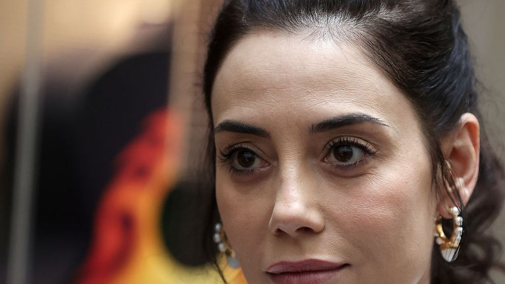 Cansu Dere are părul lung până la talie și arată ca o puștoaică. Actrița din „Sîla”, apariție surprinzătoare pe rețelele sociale