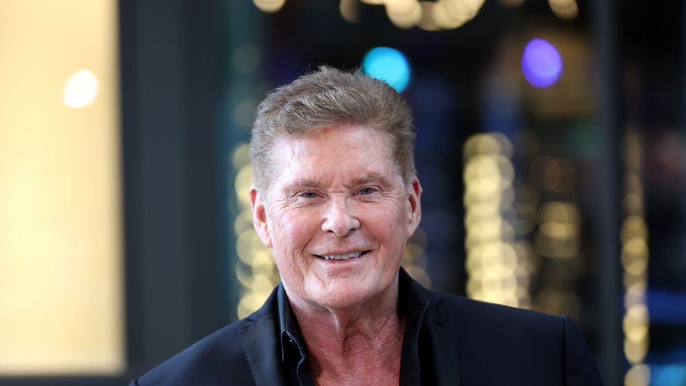 David Hasselhoff, tot mai afectat de problemele de sănătate. Apropiații se tem pentru starea starului din „Baywatch”, după ce a fost surprins în scaun cu rotile