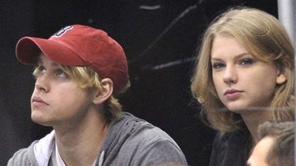 Taylor Swift inceraca sa-l inlocuiasca pe Jack  Gyllenhaall cu un frumusel din “Glee”!