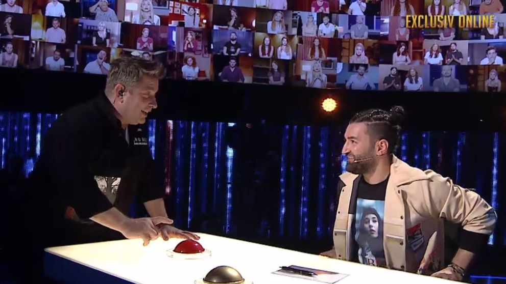 ”Dacă îți place, nu apeși pe butonul roșu”. Pavel Bartoș, instructaj pentru Smiley, în calitate de jurat