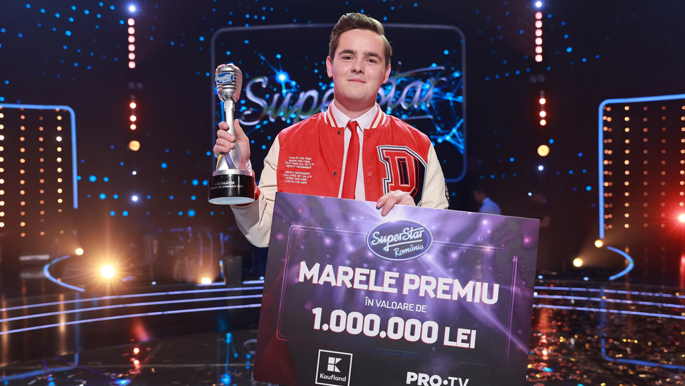 Alessandro Mucea, primele imagini cu trofeul SuperStar România. El e câștigătorul