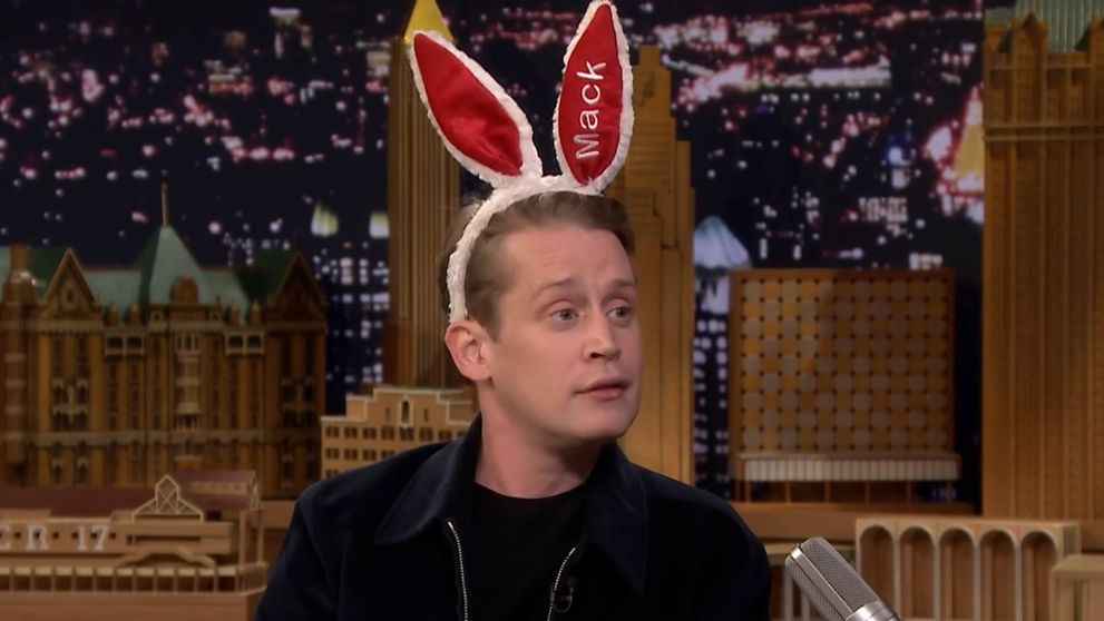 Ce face Macaulay Culkin când la tv rulează filmul Singur acasă
