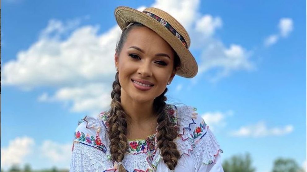Vlăduța Lupău, apariție extrem de sexy în costum de baie. Cum au reacționat fanii săi
