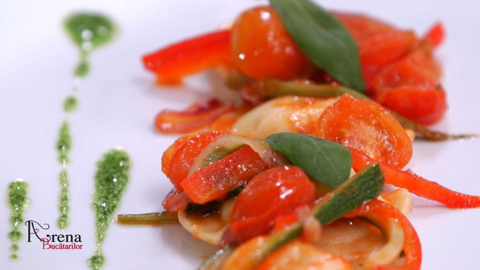 Ravioli cu cascaval afumat si suc de rosii