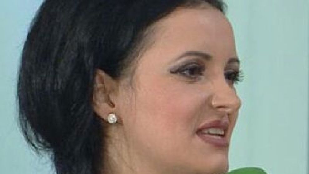 O cantareata din Romania si-a facut 17 operatii estetice, ca sa arate ca Nicoleta Luciu: VIDEO