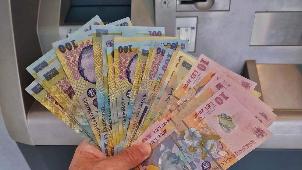 Vrei mai mulți bani? Aceste ritualuri străvechi, dar ușor de pus în practică, promit să-ți aducă prosperitatea în casă