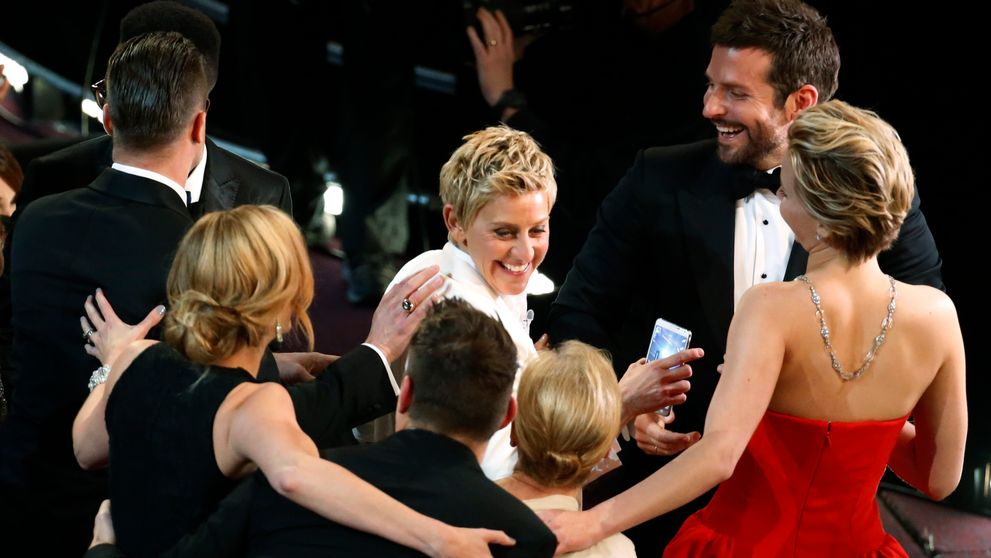 Imaginea care a făcut istorie la Premiile Oscar: 2 milioane de distribuiri în doar două ore. Ellen Degeneres a făcut furori  cu acest selfie