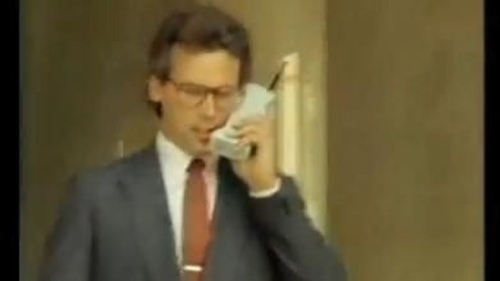 VIDEO. Cum arata o reclama la telefoane mobile in anii '80: