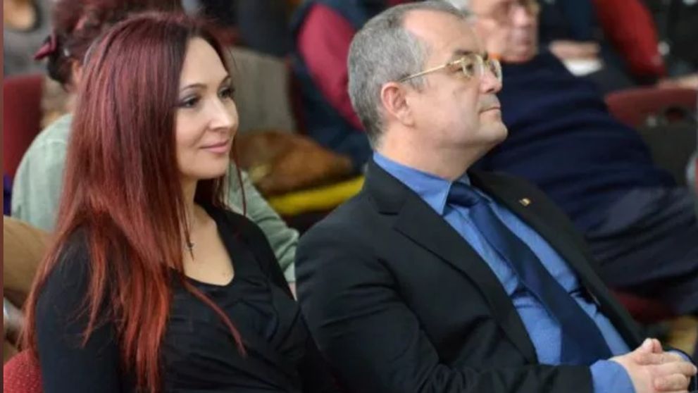 Ce soție frumoasă are Emil Boc, primarul Clujului. Oana a impresionat prin eleganță și bun-gust la cel mai recent eveniment la care și-a făcut apariția