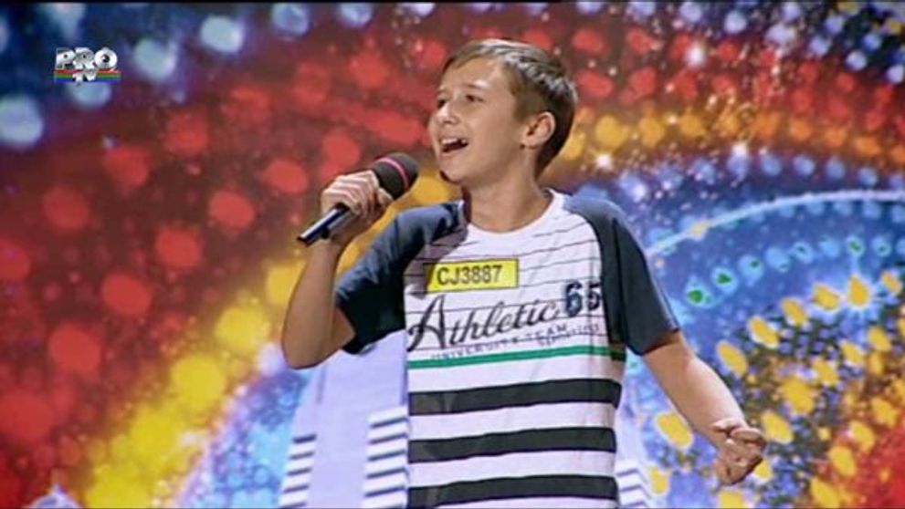 Acest baietel a fermecat juriul cu vocea sa! Dupa ce i-a descoperit talentul,<span style=
