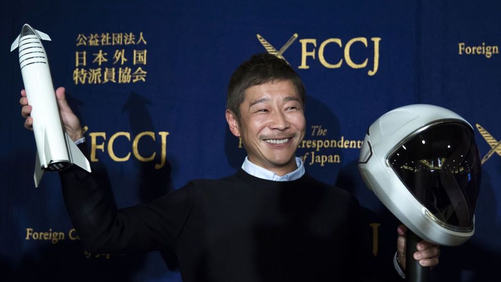 Un miliardar japonez caută opt persoane cu care să zboare pe Lună. Totul e gratuit, dar are două condiții