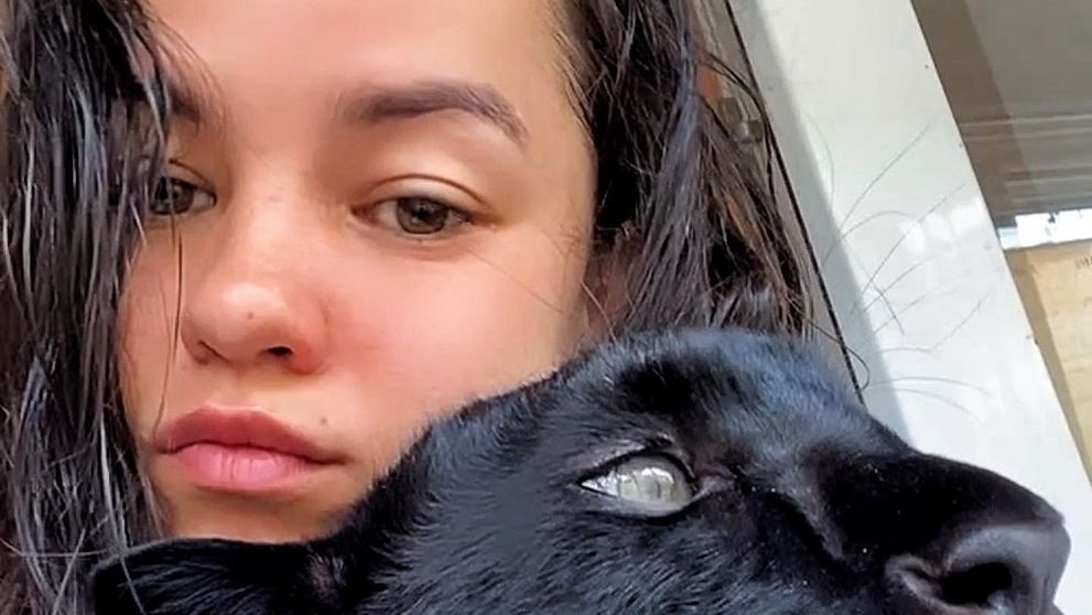 Cine este Victoria, fata care ține în casă o panteră. A devenit o celebritate pe TikTok, cu peste 10 milioane de urmăritori