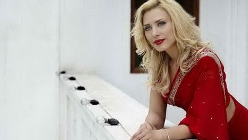 Iulia Vantur a facut o sedinta foto cu un fotograf de la Bollywood. Uite cat de senzationale sunt pozele!