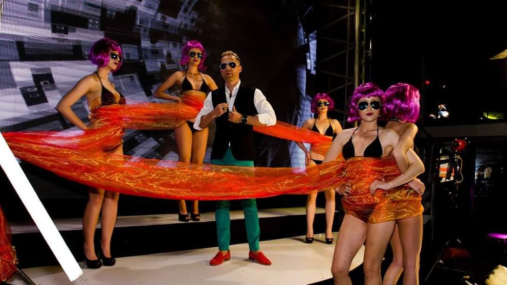Mak Serdy si Los Hermanos Dinamita lanseaza single-ul si videoclipul 
