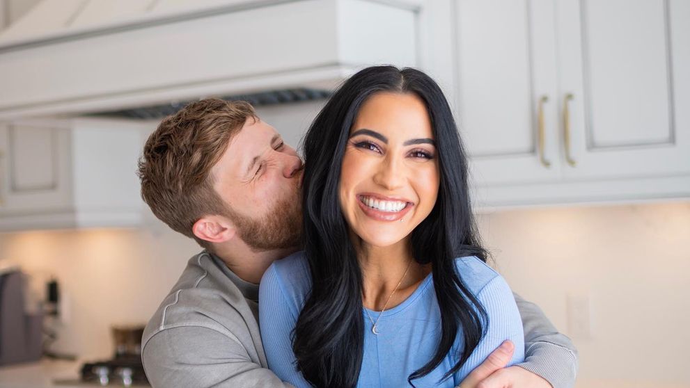 Influencerița Stephanie Buttermore a murit subit la doar 36 de ani. Logodnicul ei a confirmat vestea sfâșietoare