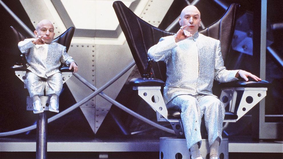 În lumea lui Mini Me. Actorul din seria Austin Powers și-a lăsat rudele fără avere în urma unei alegeri neinspirate