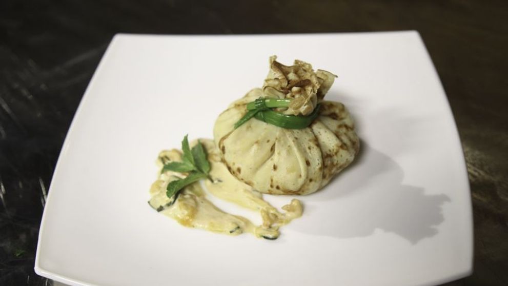 Reteta Amalia Croitoru: Saculet umplut cu tagliatelli, zucchini si creveti