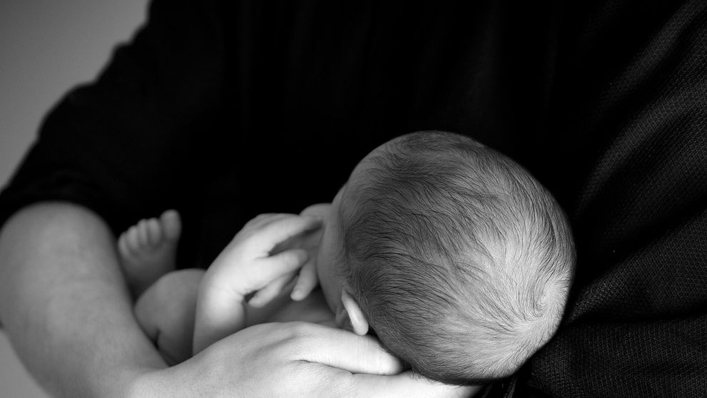 Un nou record în medicină! Un copil s-a născut dintr-un embrion înghețat acum 30 de ani și donat unei familii. Când a fost creat, părinții săi adoptivi erau doar copii