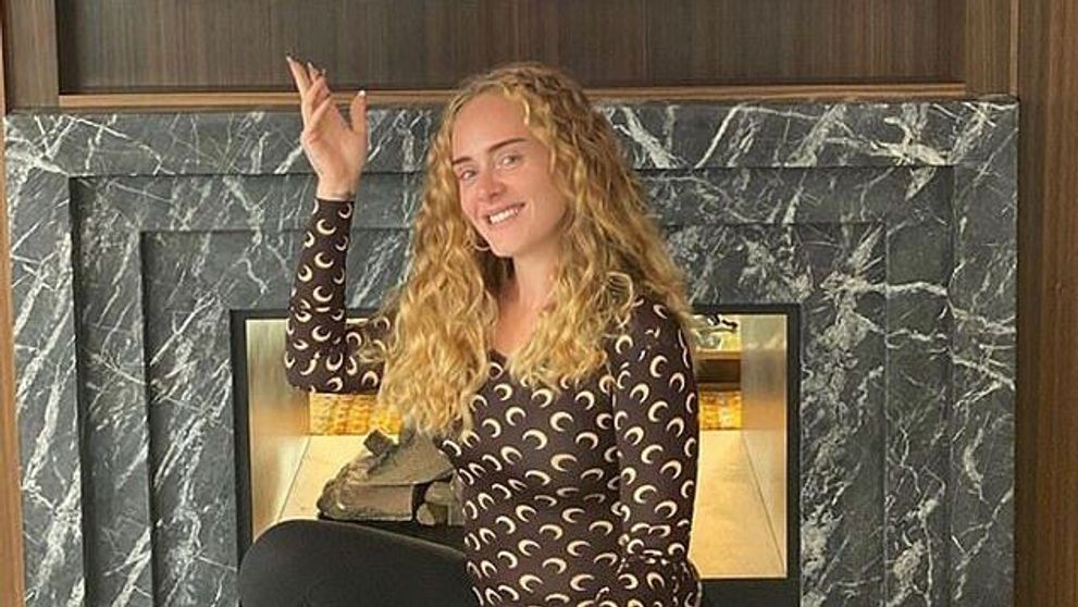 Adele, schimbată total după ce a slăbit peste 50 kg. Îmbrăcată în haine mulate, i-a șocat pe fani