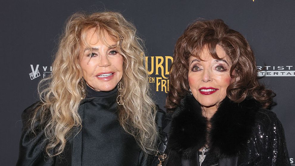 Legendele vii de la Hollywood. Una are 92 de ani, cealaltă - 89 de ani. Joan Collins și Dyan Cannon, superbe pe covorul roșu