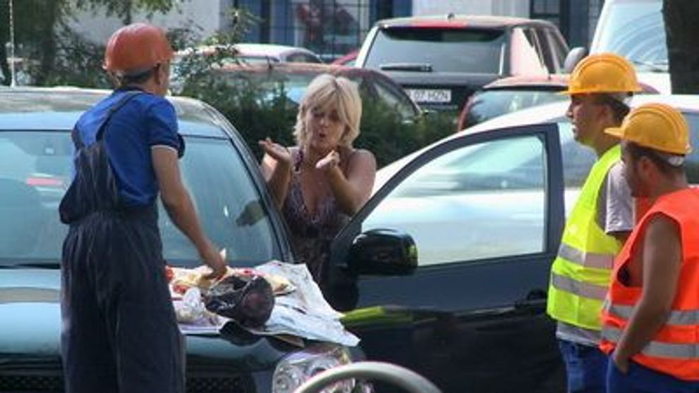 Masina Iulianei Marciuc, loc de luat masa pentru muncitori. Afla care este motivul! FOTO