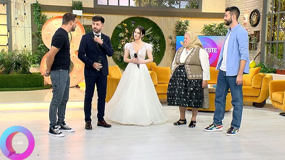 Alexandra Spătărelu, Mircea Bravo și bunica din Chinteni, la Vorbește lumea