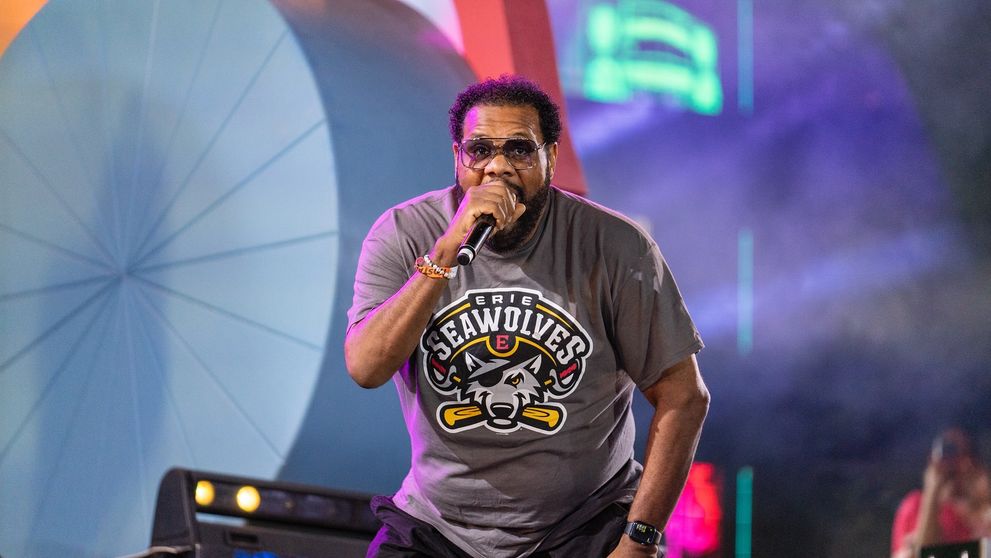 Fatman Scoop a murit după ce s-a prăbuşit pe scenă în timpul unui concert. Celebrul rapper american avea 53 de ani - VIDEO