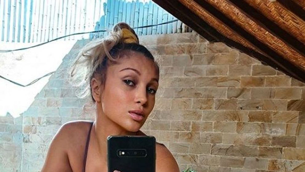 Dezbatere aprinsă la Lora pe Instagram: avea sau nu bikini? Fanii, surprinși de filmarea artistei